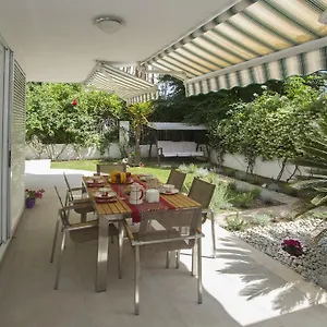 Deluxe Lea With Large Garden Apartment Split